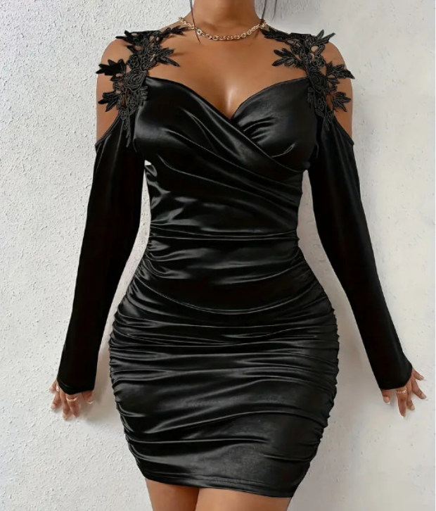 Elegant Lace Tight Fitting Long Sleeved Dress