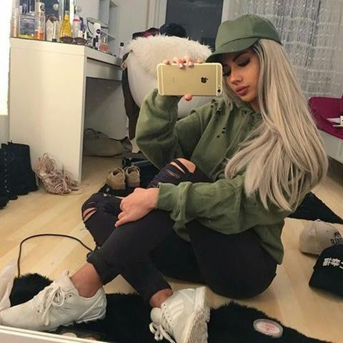 LOOSE LONG-SLEEVED HOODED SWEATER