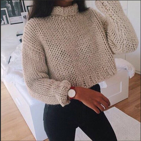 Design round neck long-sleeved knit sweater