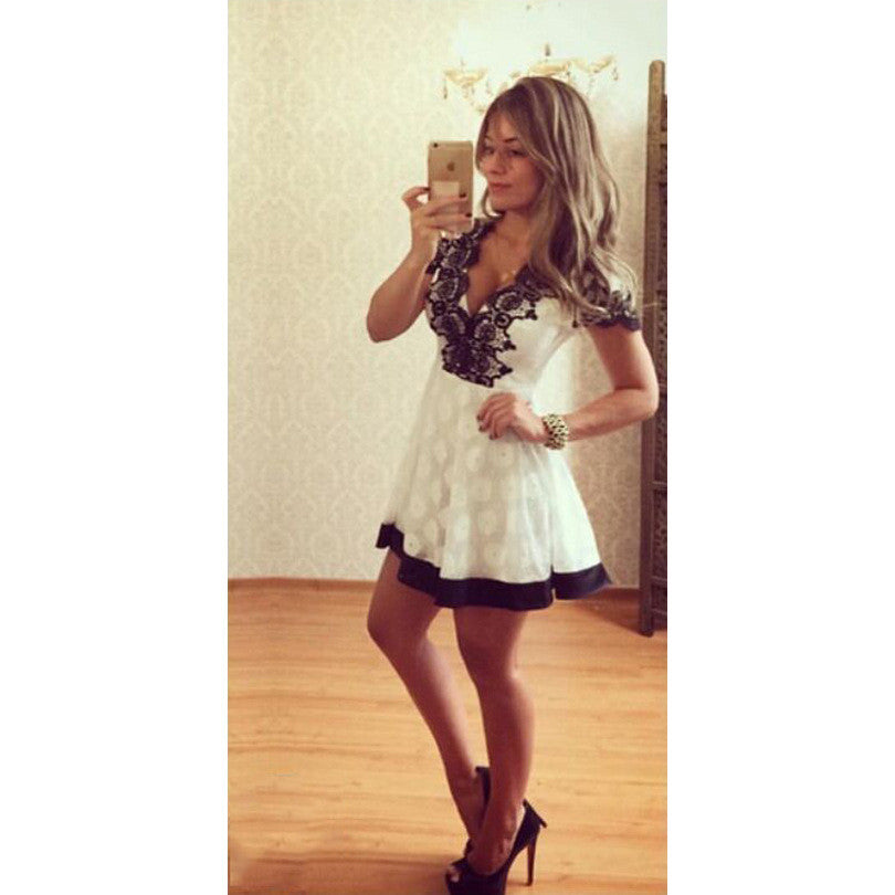 Design lace V-neck backless dress