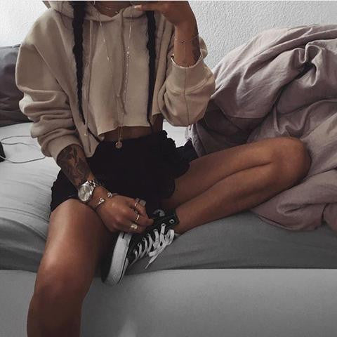 LONG-SLEEVED HOODED SWEATER