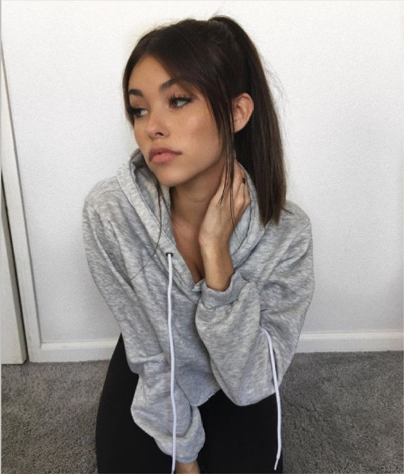 LONG-SLEEVED HOODED SWEATER