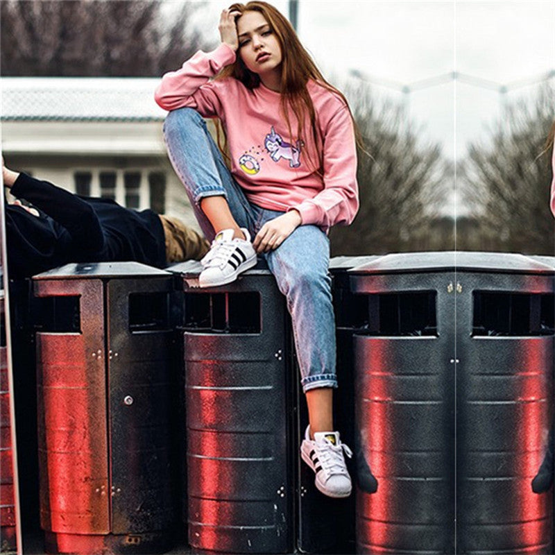 Fashion embroidery round neck sweater