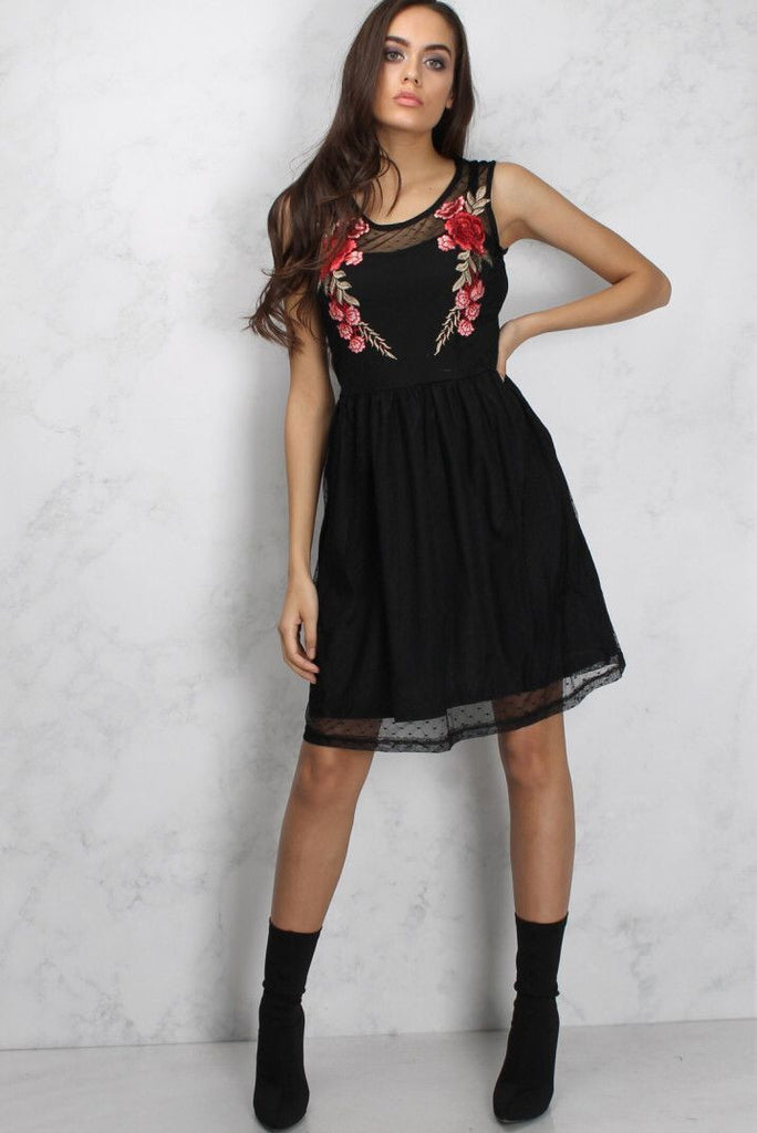 Sexy Sleeveless Embroidery Dress