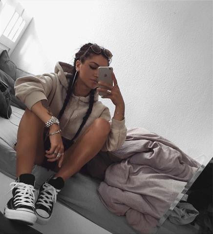 LONG-SLEEVED HOODED SWEATER