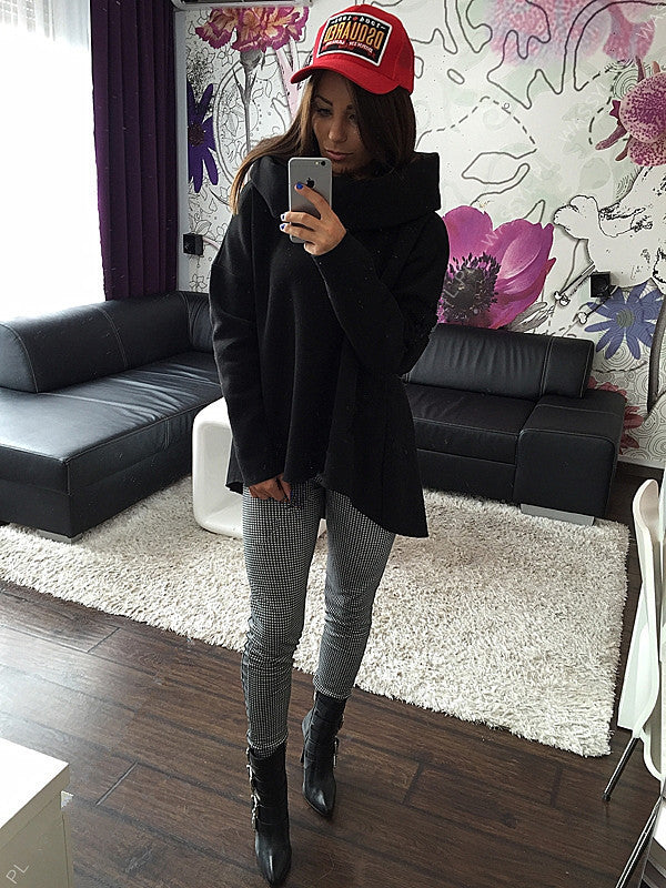 High-necked long-sleeved sweater