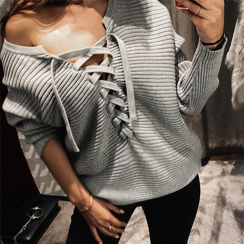 Fashionable high-necked long-sleeved sweater
